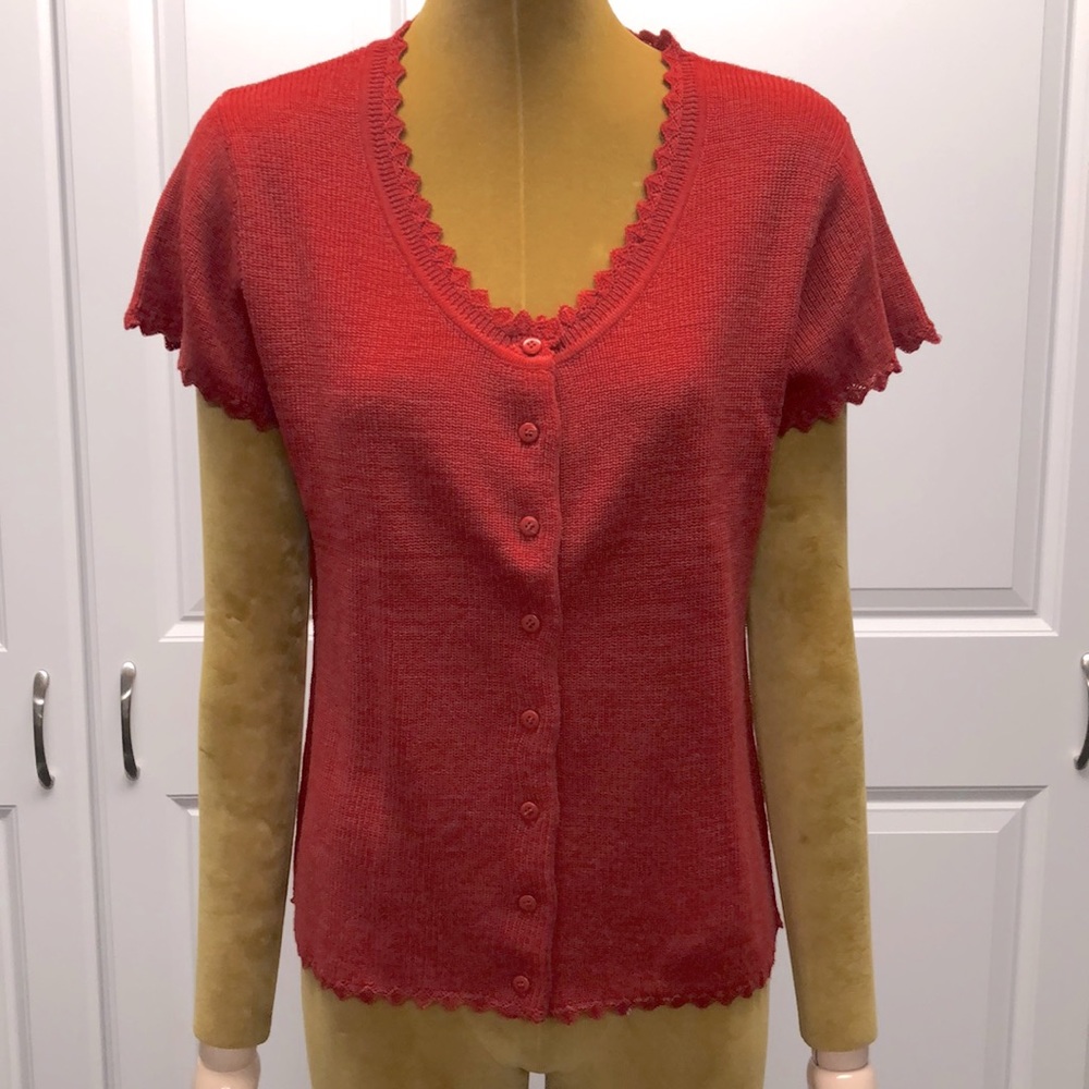 Women’s red short/sleeve sweater top